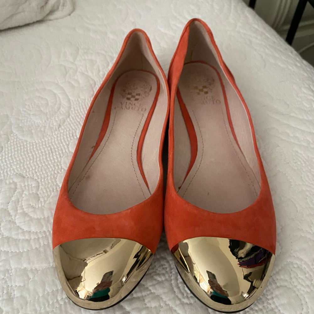 Vince Camuto Orange & Gold flats - size 7